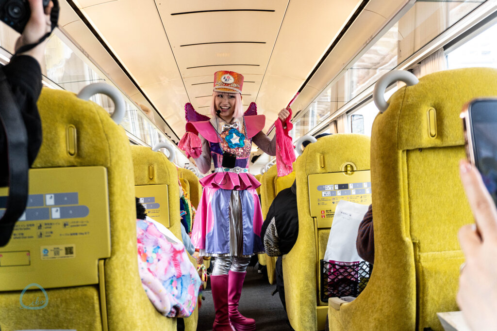 KAWAIITOPIA 　西武鉄道ラビューコラボ電車　ピンクバード