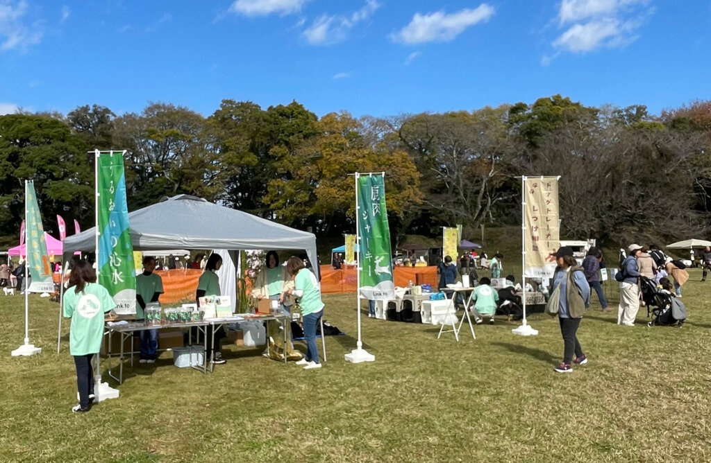 公園で開催のマルシェ