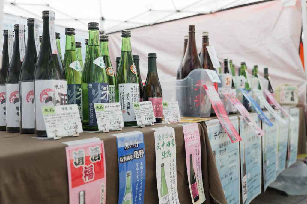 日本酒が並ぶ棚