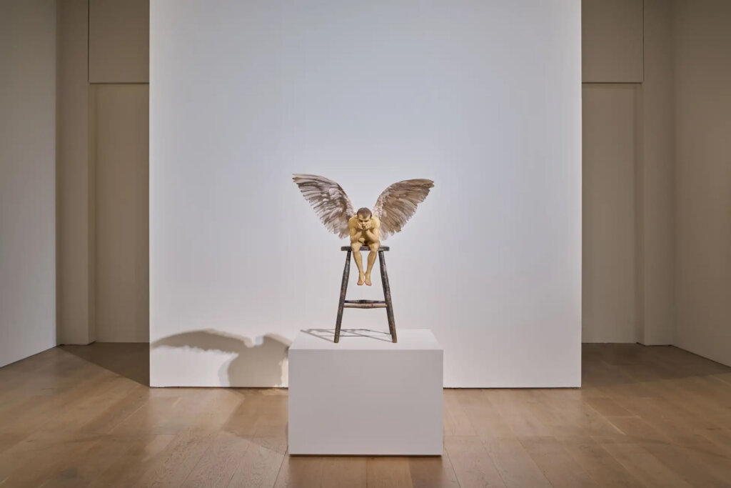 「ロン・ミュエク」展　展示作品　考える天使