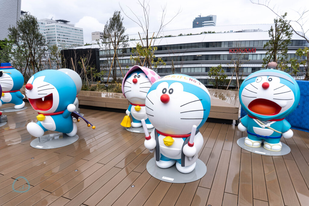 100%ドラえもん&フレンズ　野外の立像
