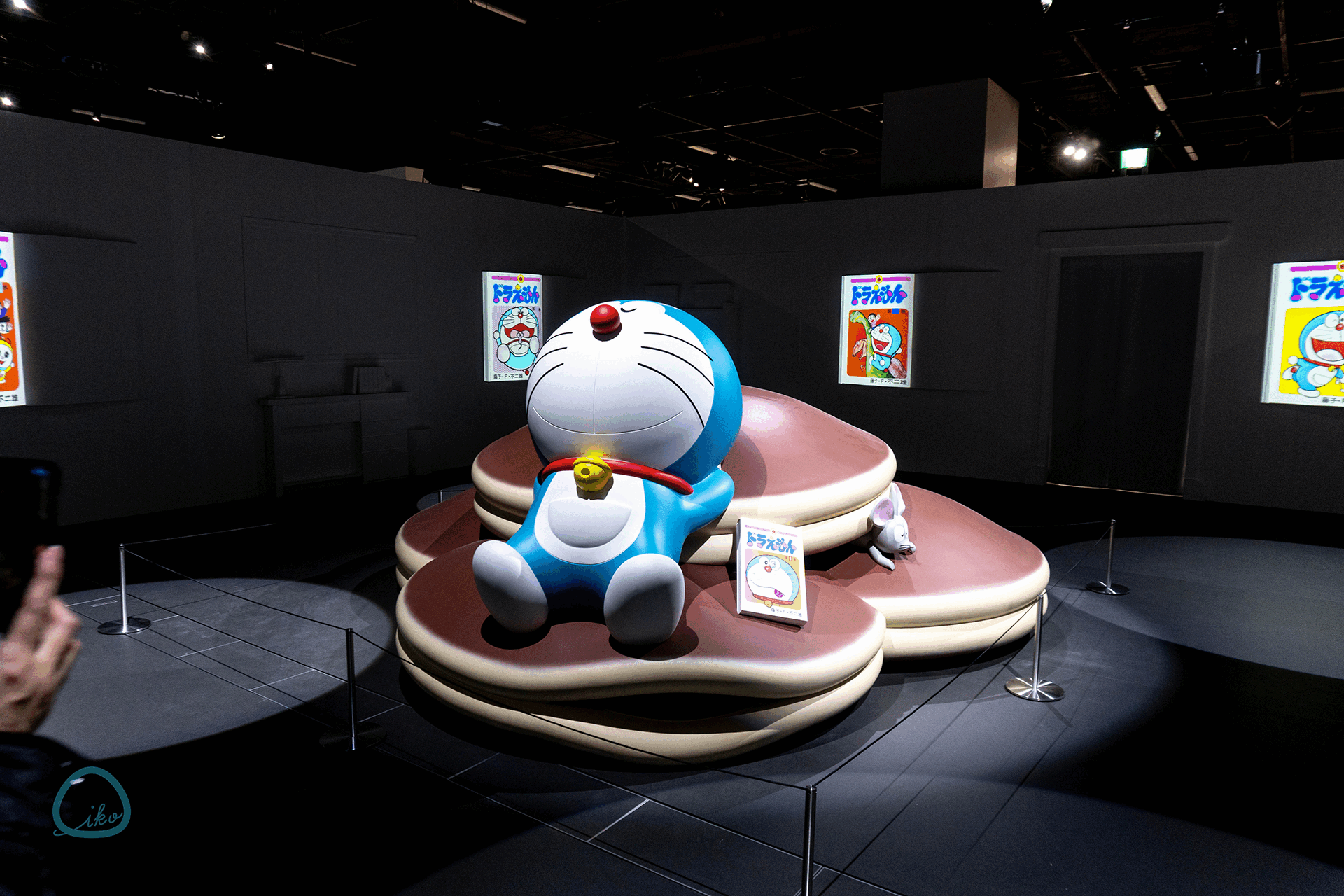 100%ドラえもん&フレンズ　どら焼きの上で寝るドラえもん