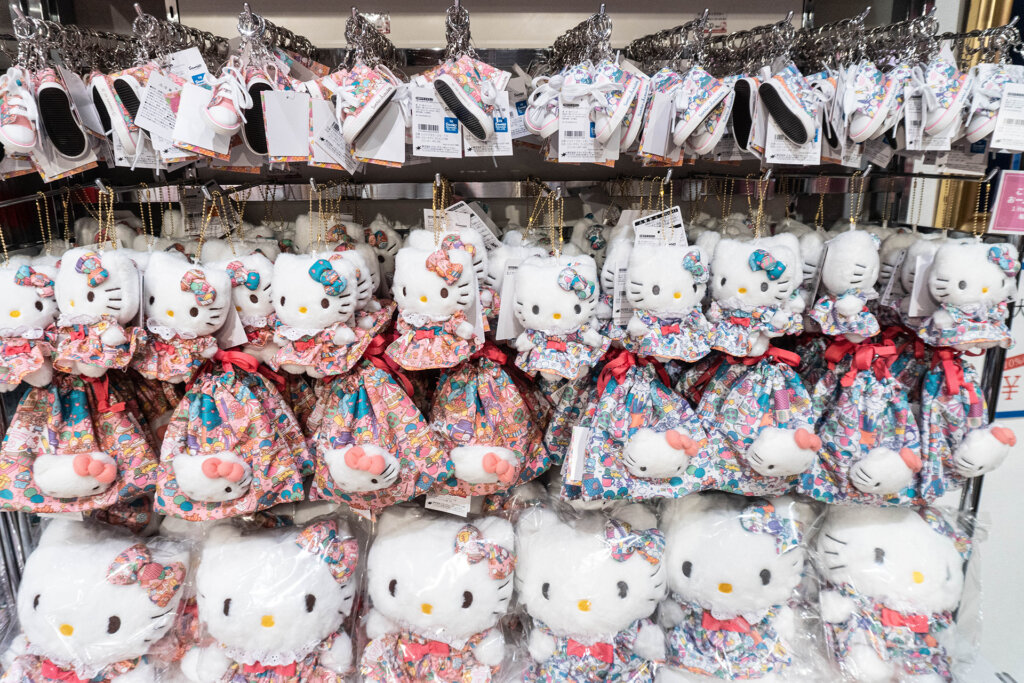 ハローキティ　ラッピングペーパー柄グッズ