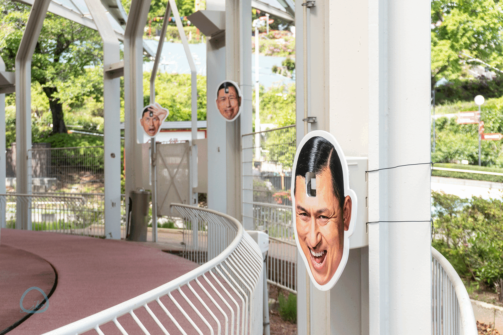 西武園ゆうえんち　シューティング遊園地　オードリー春日の顔看板