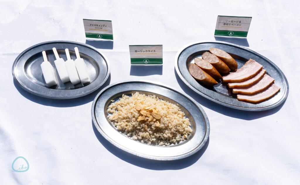 森のビアガーデン　提供ガーリックライス、ソーセージ、アイスクリーム