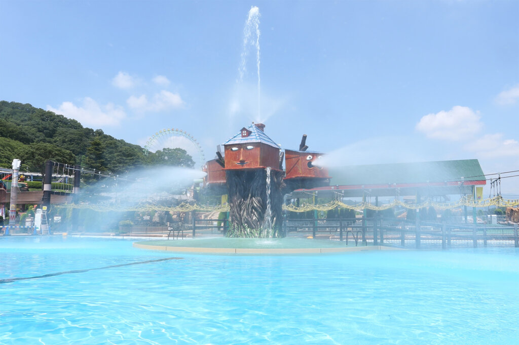 東京サマーランド屋外プールエリア噴水