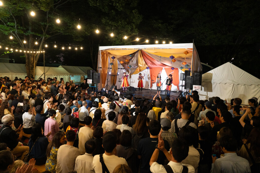ナイトイベントでのライブの様子