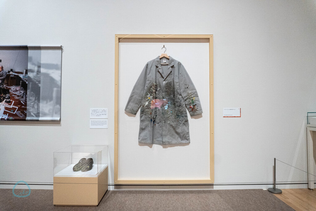 エリック・カール展　会場風景　作業着