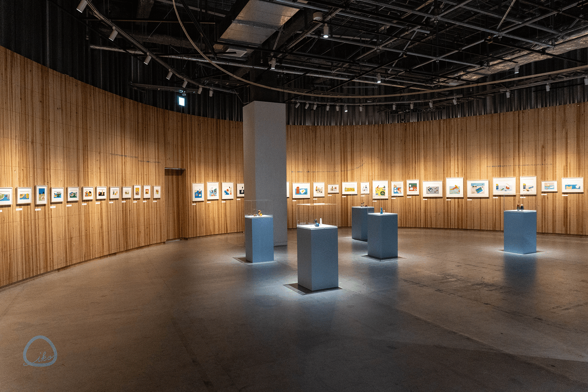 イラストレーター 安西水丸展 展示風景 楕円展示室