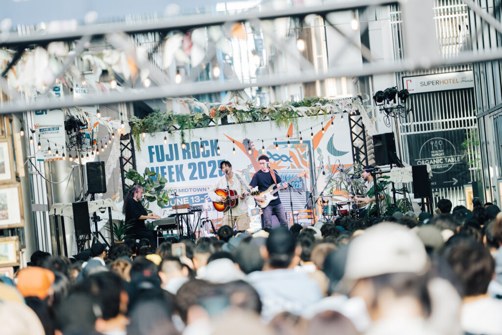 FUJI ROCK WEEK at 東京ミッドタウン八重洲 無料ライブの様子