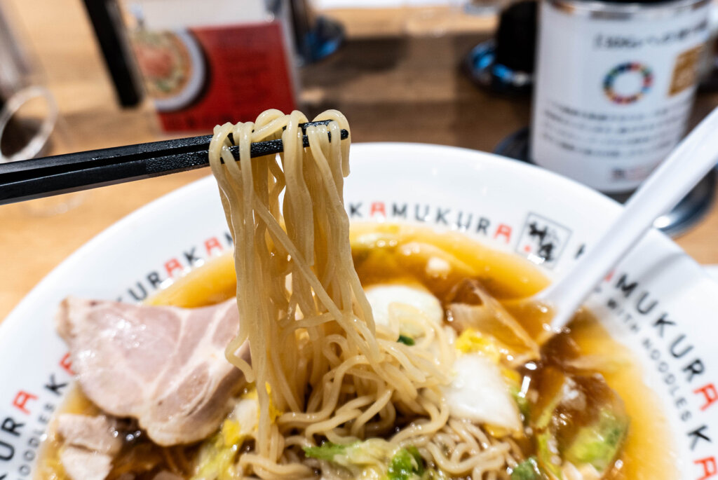 どうとんぼり神座　冷たいおいしいラーメン　中太麺