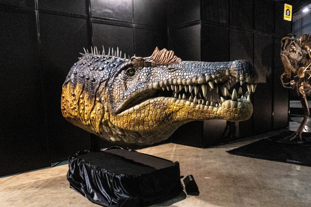 ヨコハマ恐竜展 スピノサウルス ロボット