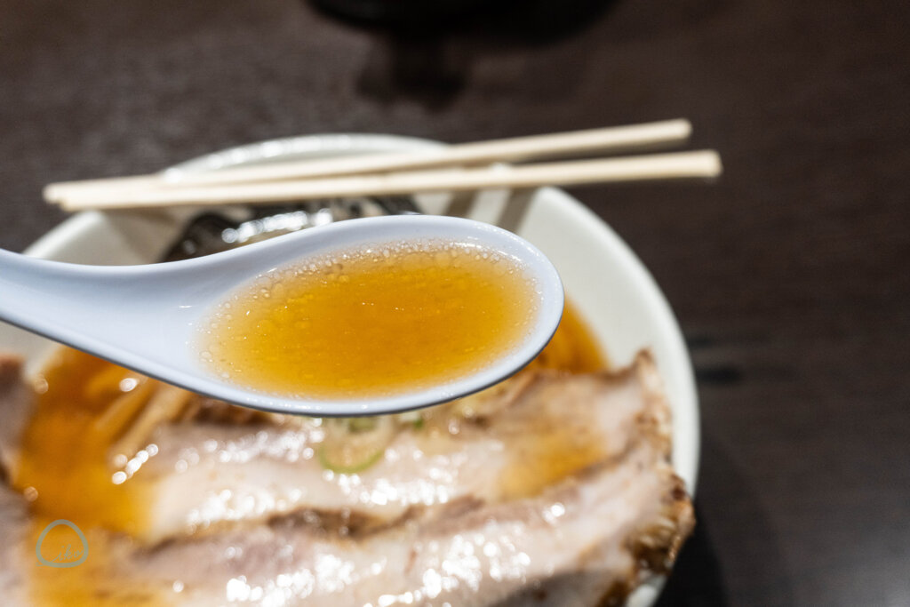 ラーメン 食堂 はせ川 透明なスープ