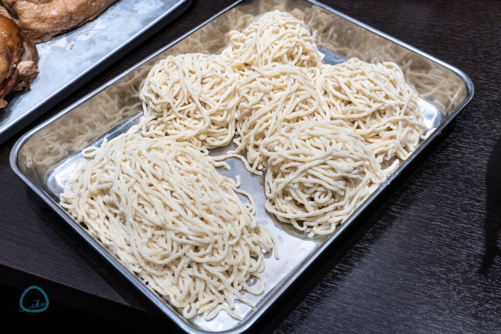 ラーメン 食堂 はせ川 中太麺