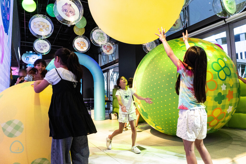 KAWAII FRIENDS PUKA PUKA PARK 会場風景 巨大ボールころがし