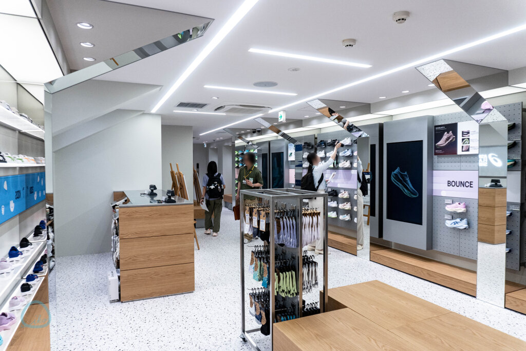アシックスフラッグシップ新宿 店内写真