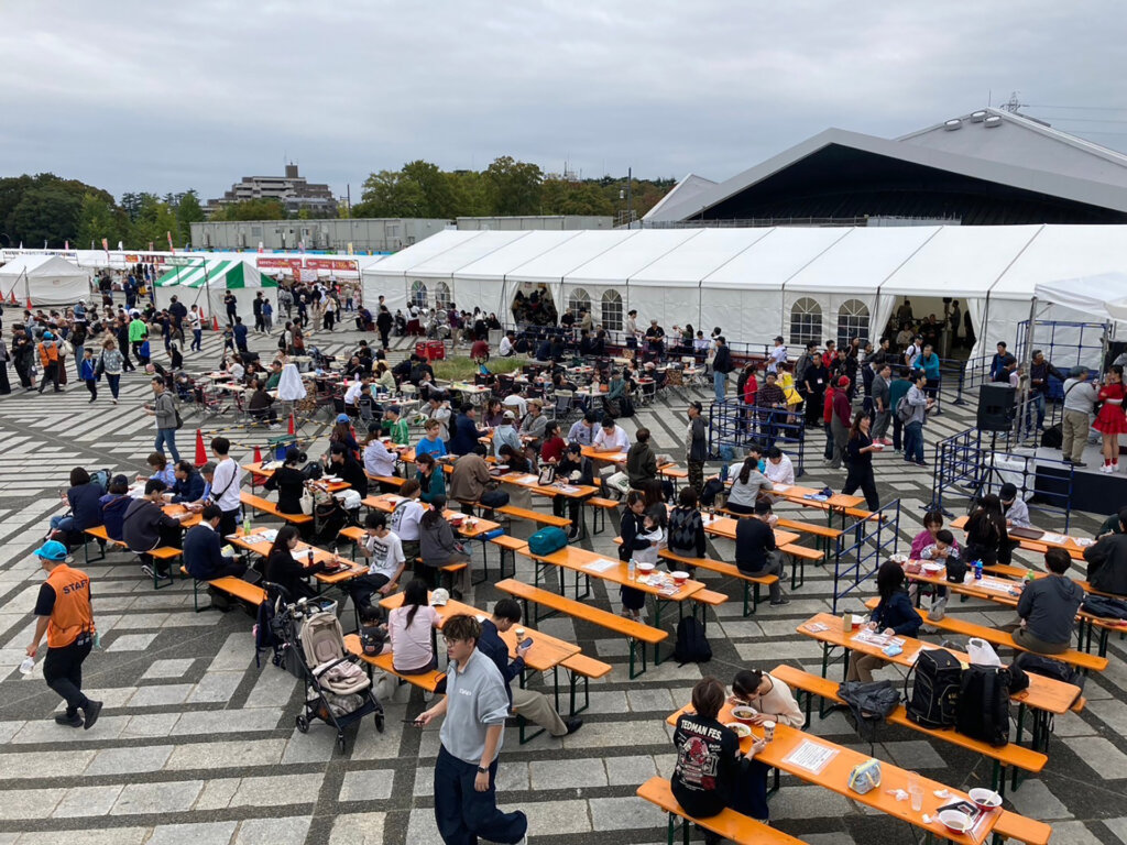東京ラーメンフェスタ 群がる人々