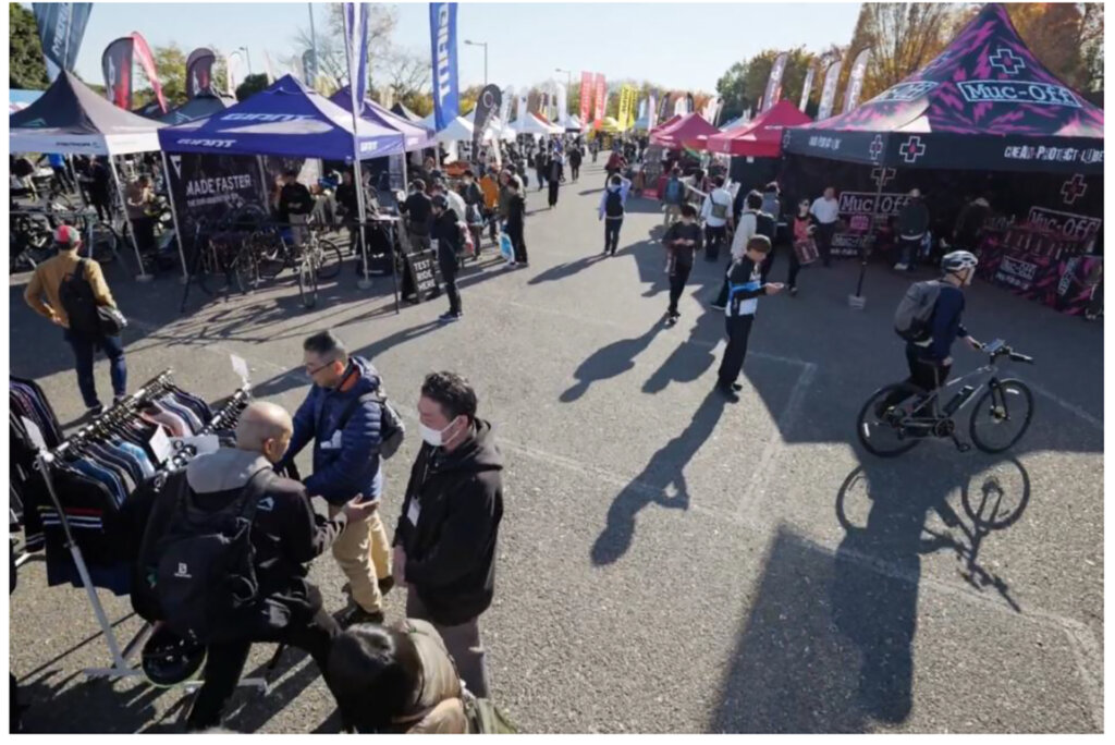 ワイズロード スポーツバイクデモ 会場風景