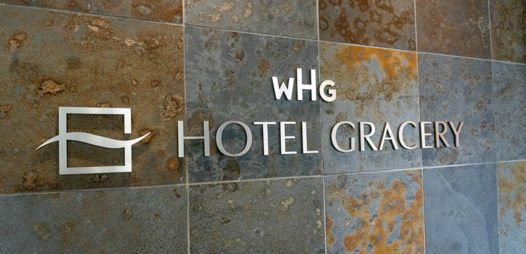 ホテルグレイスリー田町　看板