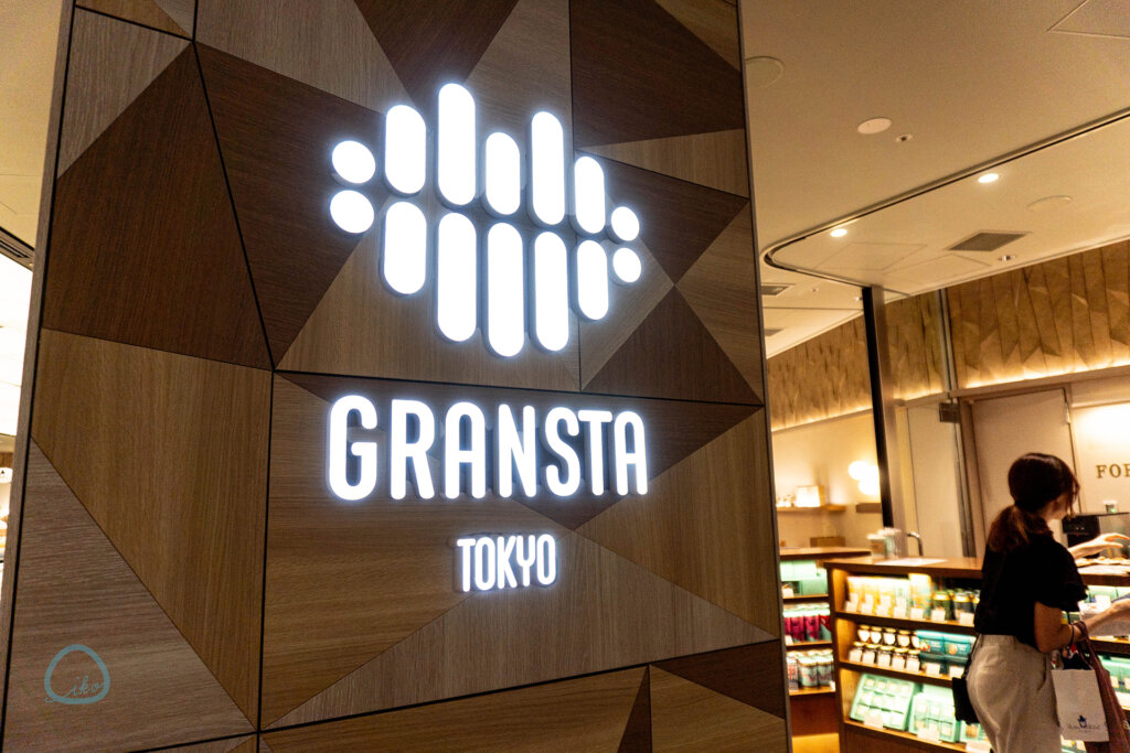 グランスタ東京 看板
