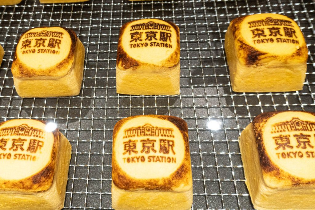 グランスタ東京 地下丸ノ内改札内エリア 本巣ヱ 濃厚カスタードシュー