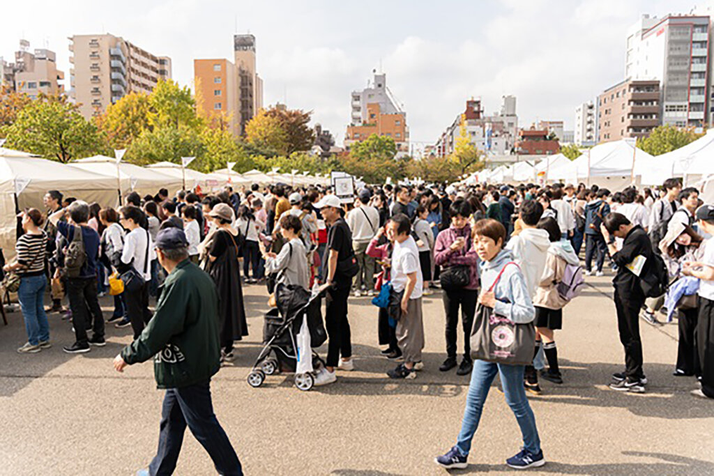 人でごった返す会場